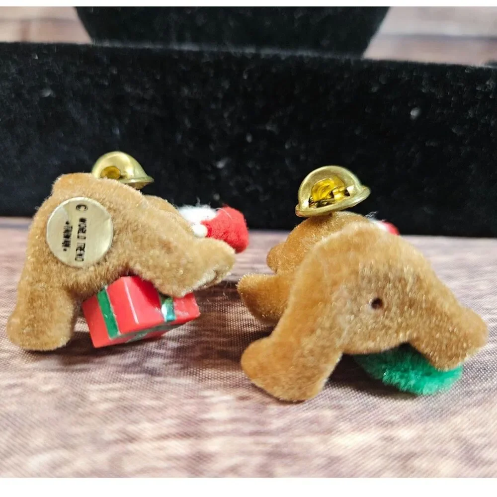 Lot of 2 World Trend Santa Bear Pins w/ Wreath, Gift and felt hats